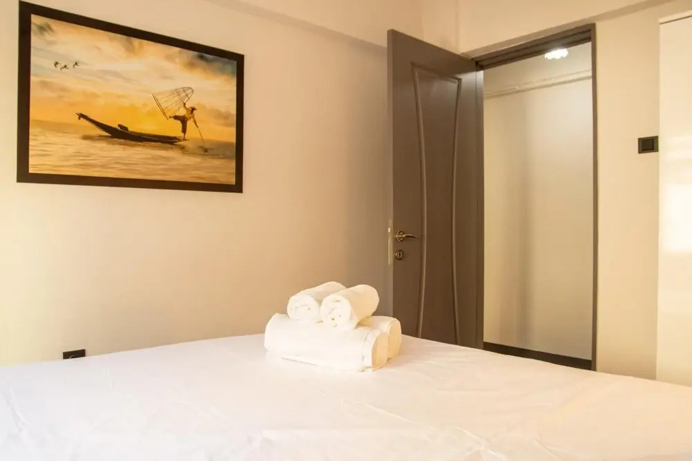 Vibrant and Central Flat Near Kordon in Alsancak
