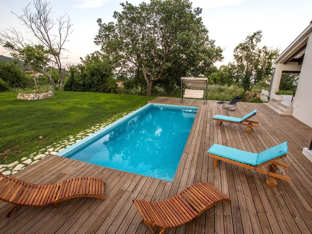 Modern Villa in Icici with  Swimming Pool and Jacuzzi