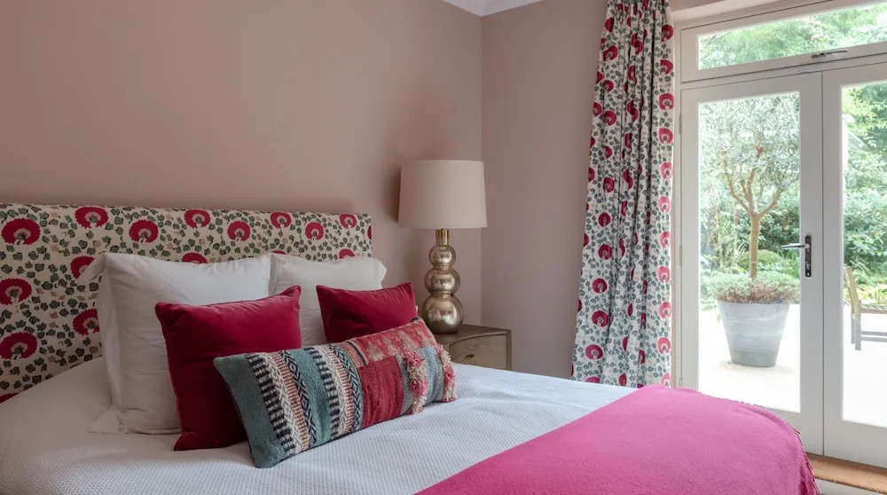 JOIVY Elegant 3-Bed Flat W/ Private Garden In Notting Hill