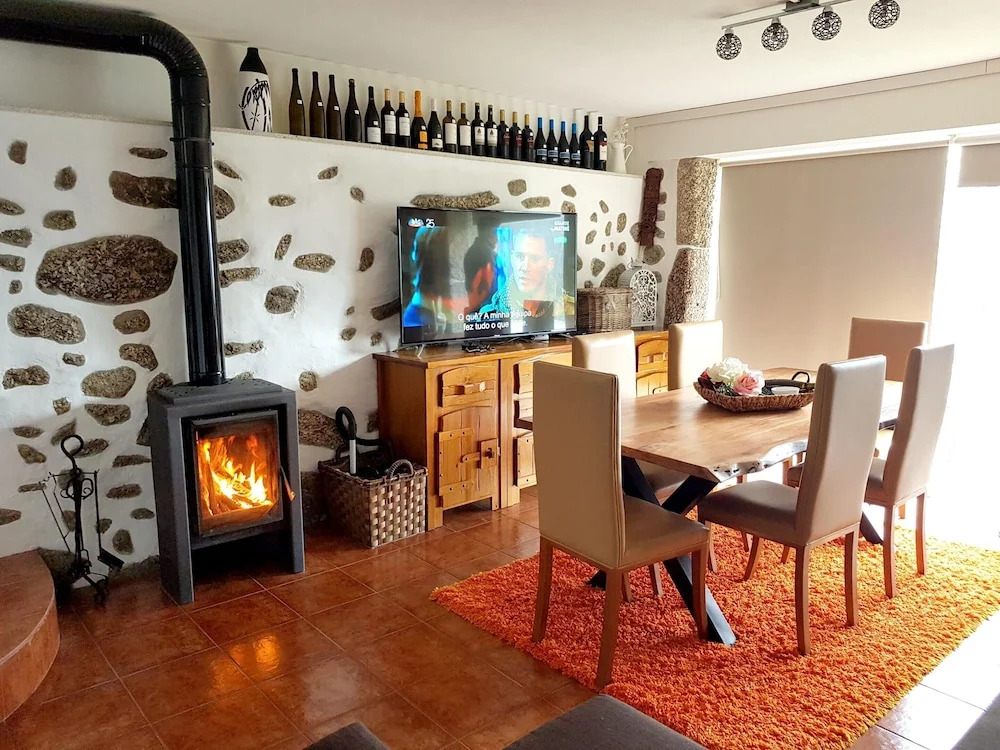 House With 4 Bedrooms in Cabeceiras de Basto, With Wonderful Mountain View, Shared Pool, Terrace