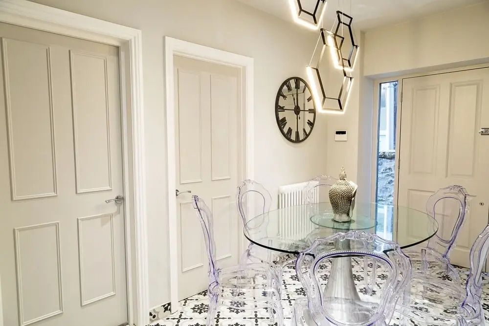Stylish York Gardens Apartment