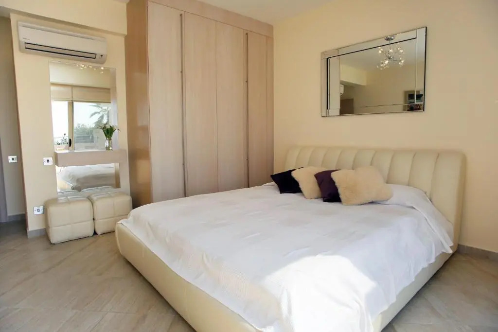 Seafront 5 Bedroom Villa Paradise in Sea Caves