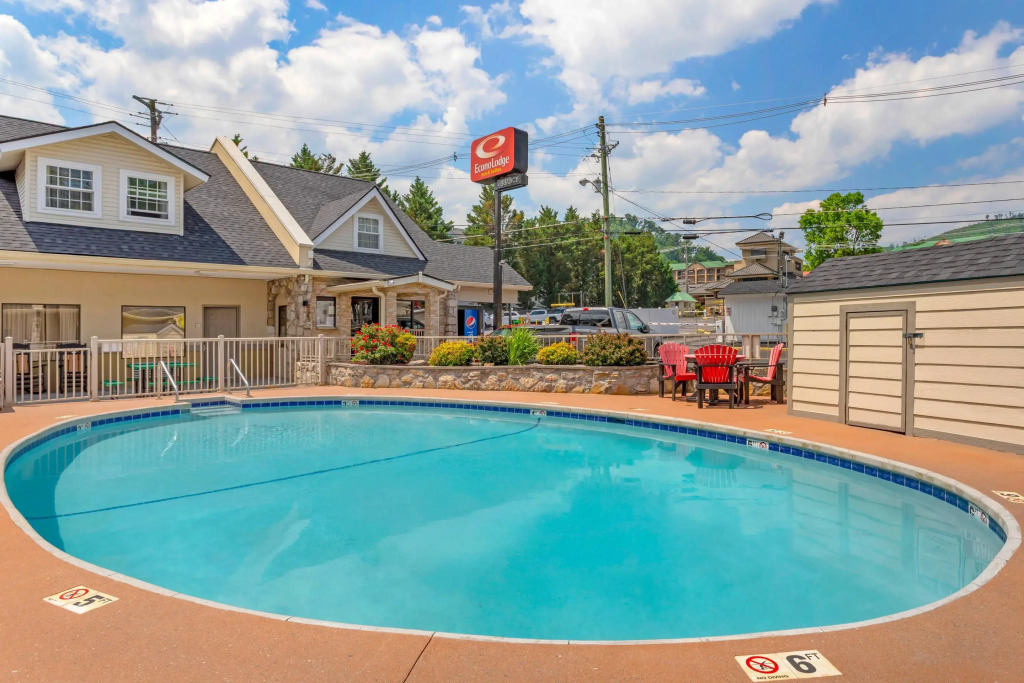 Econo Lodge Inn & Suites Gatlinburg at the Convention Center