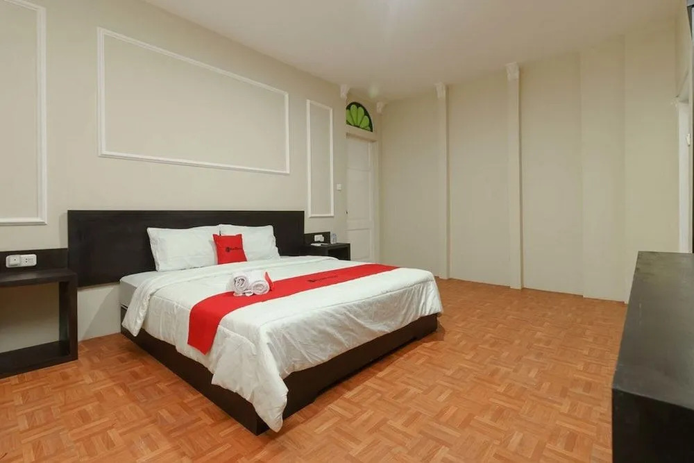 RedDoorz Syariah near Suzuya Mall Banda Aceh 2