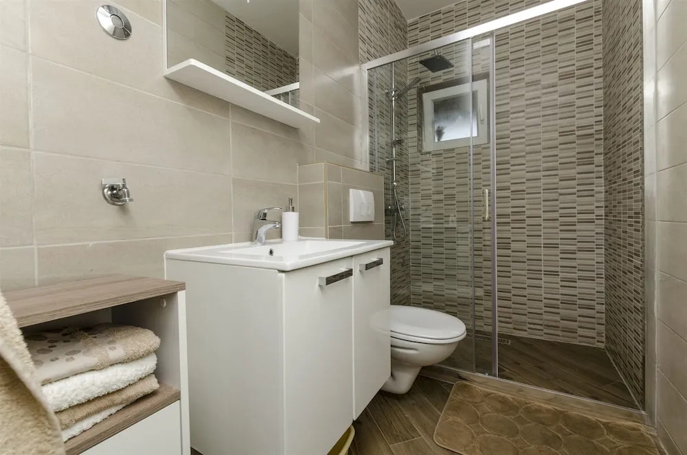 Apartment Pocrnja