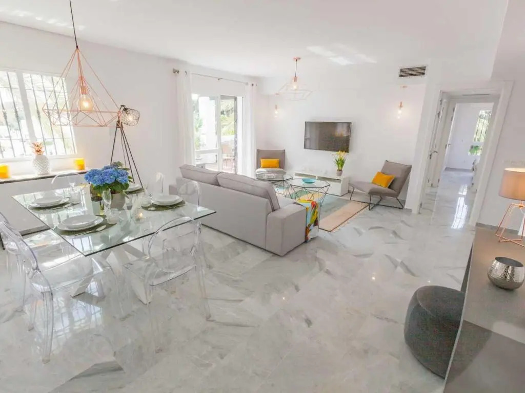 Exquisite Penthouse Suite with Rooftop Terrace