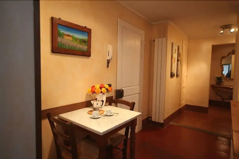 Close to The Duomo Tidy 1BD Apt