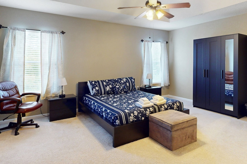 Updated Retreat With Pool Access, W/d, AC, & Patio - Close to Disney Parks