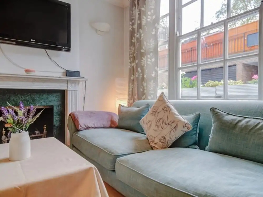 Stanhope Mews Apartment