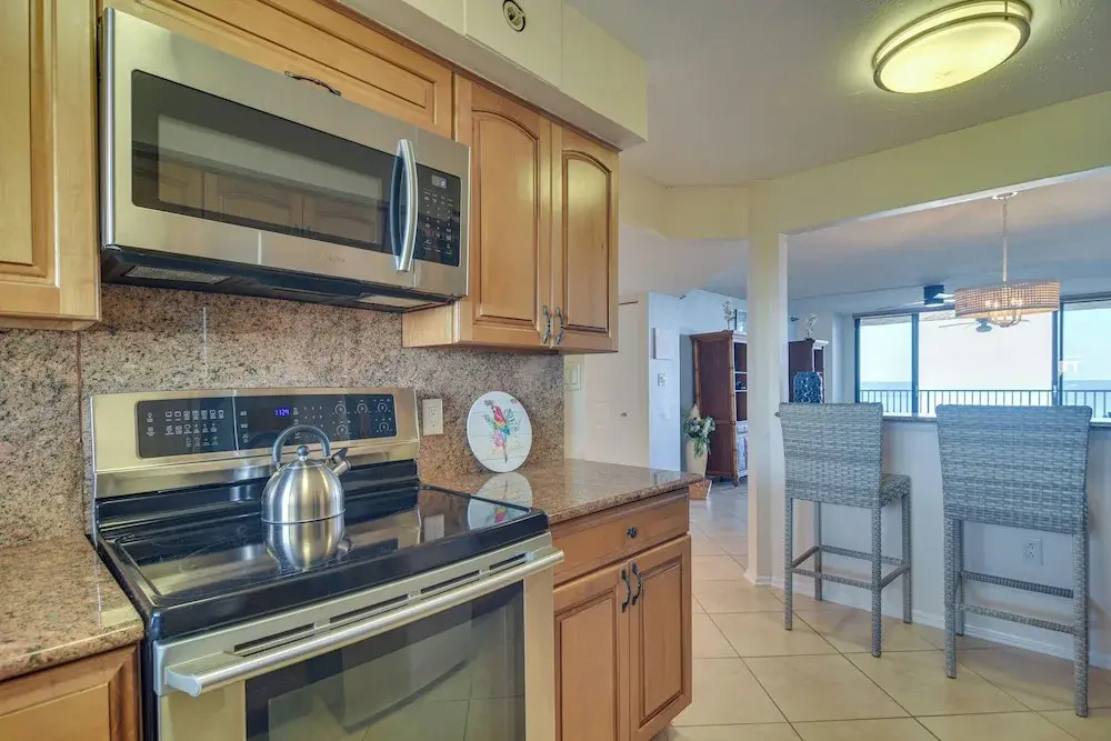 Clearwater Beachfront Condo w/ Heated Pool Access!