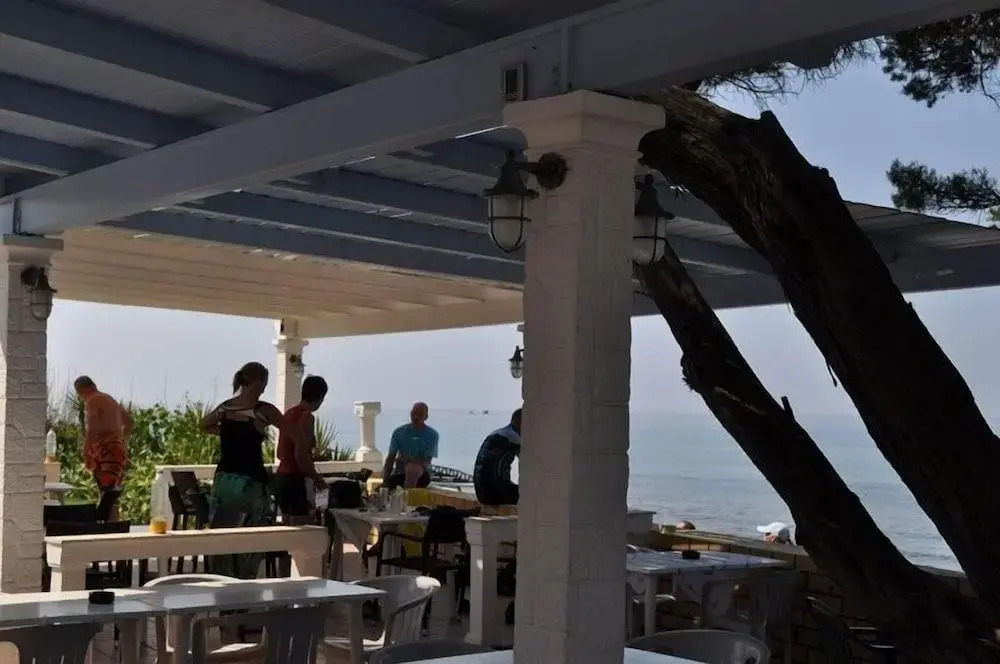 Paramonas Hotel
