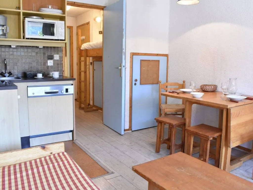 Chalet cosy 6 pers. à 100m des pistes avec garage fermé et parking, Méribel - FR-1-180-411