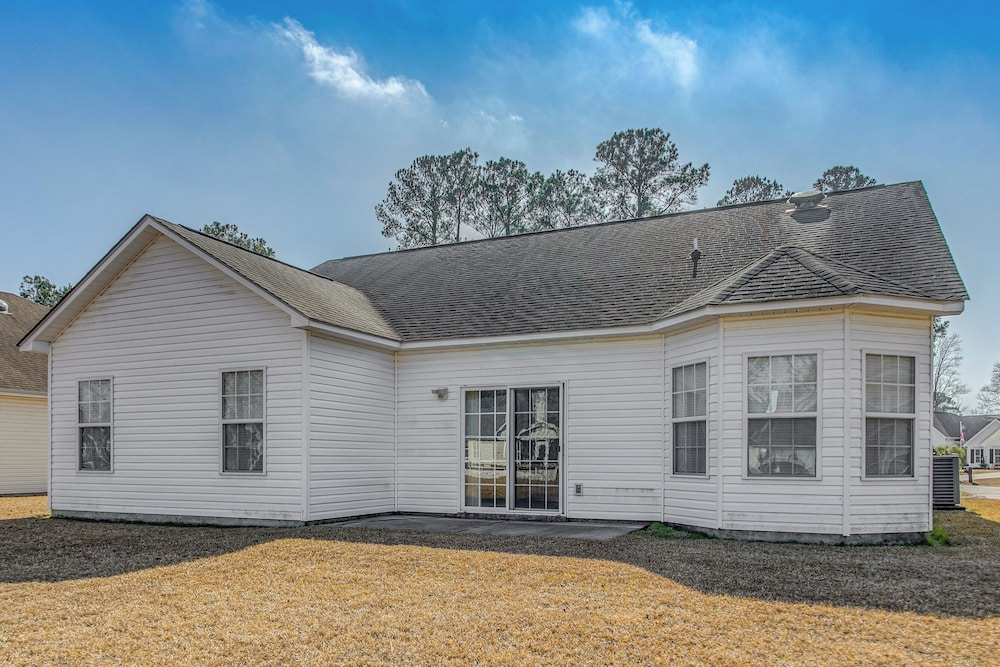 Pool Access & Pond Views: Longs Home Near Golf!
