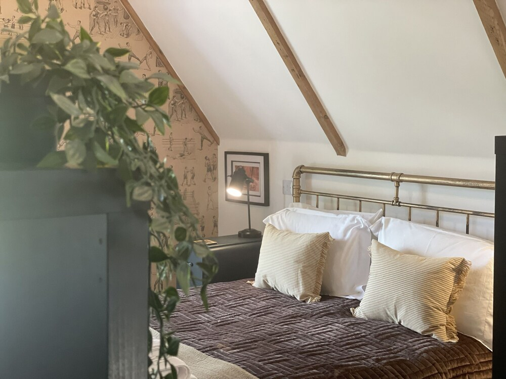 Queensbury Loft