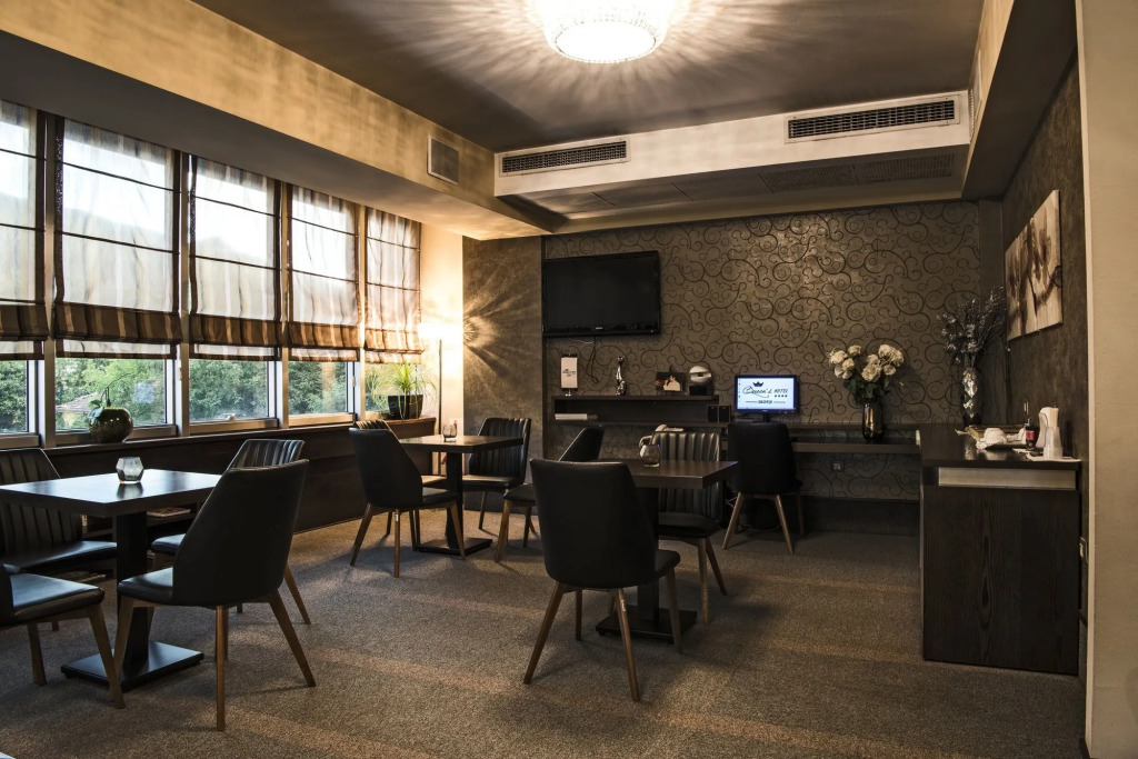 Queens Hotel - Zebra Centre