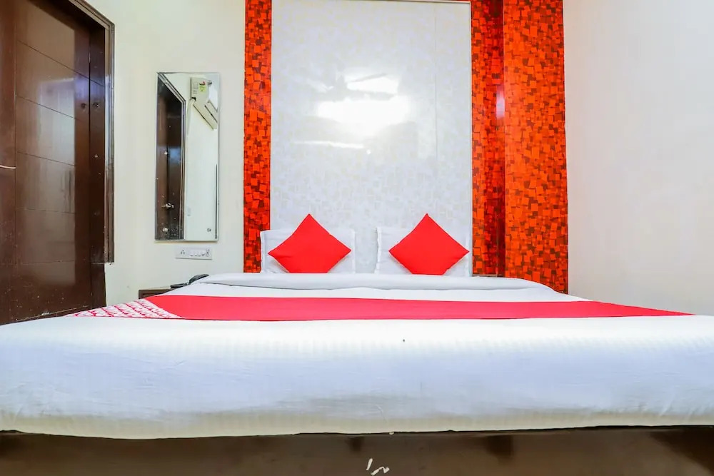 OYO 39815 Karat 87 Hotel