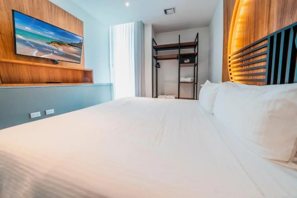 2 Suites, Terrace + Pool - Steps To Indigo Beach!