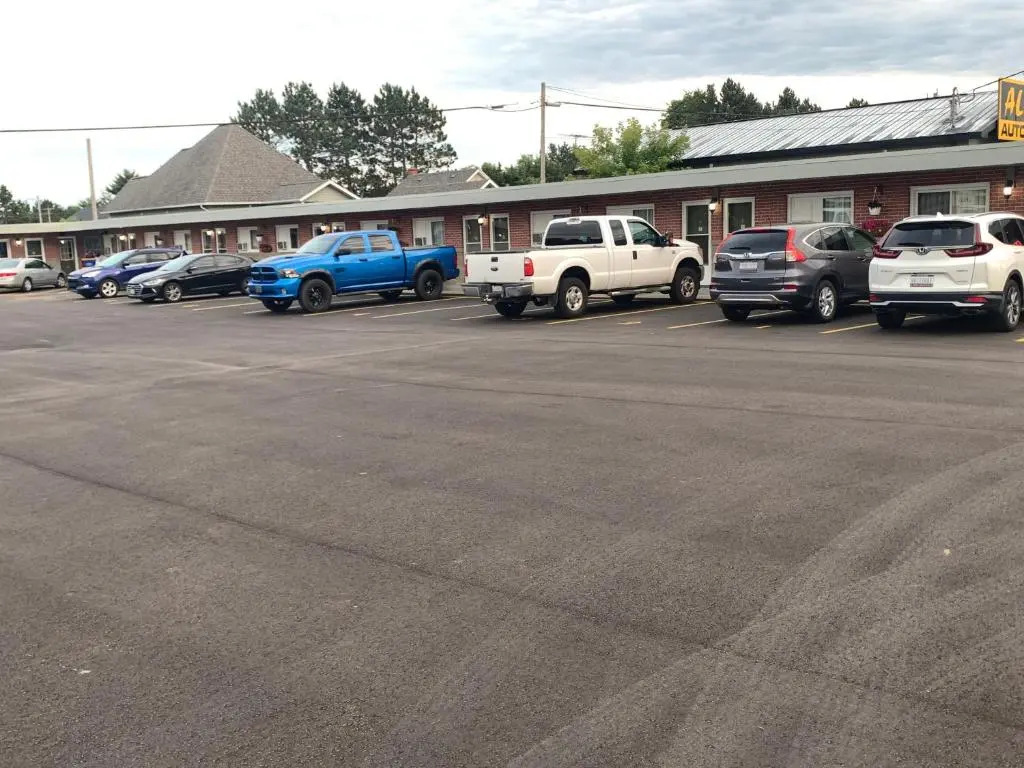 Trunk Road Motel