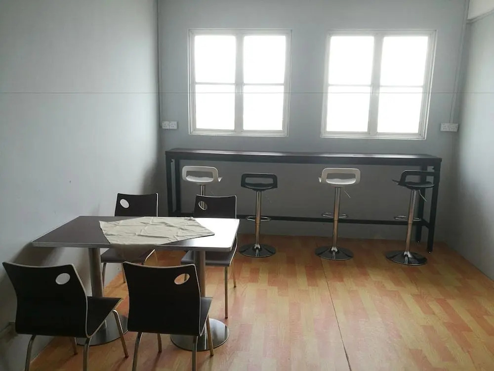 Oceanus Backpackers Hostel