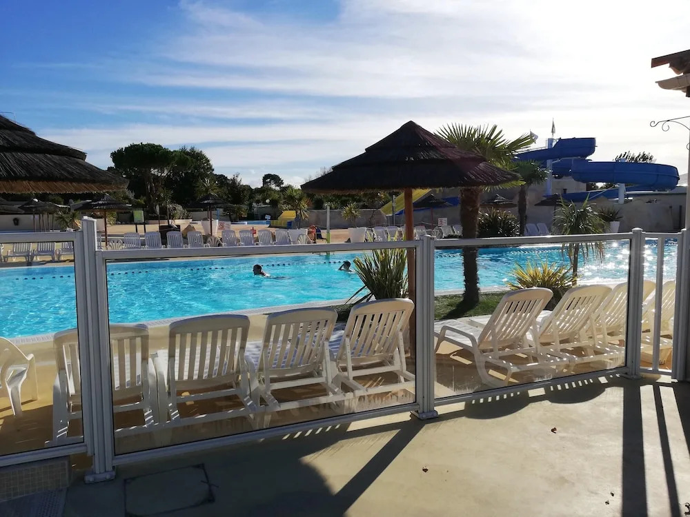 Property With 3 Bedrooms in Les Mathes, With Pool Access, Furnished Ga
