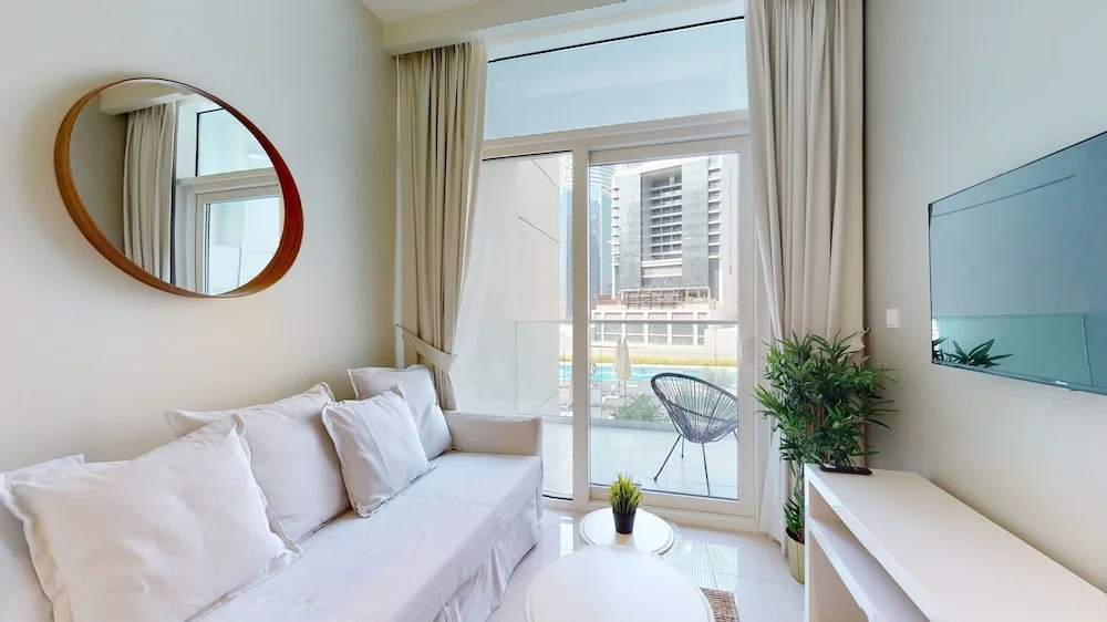 WelHome - Cozy 1BR With Private Balcony Steps From the Canal