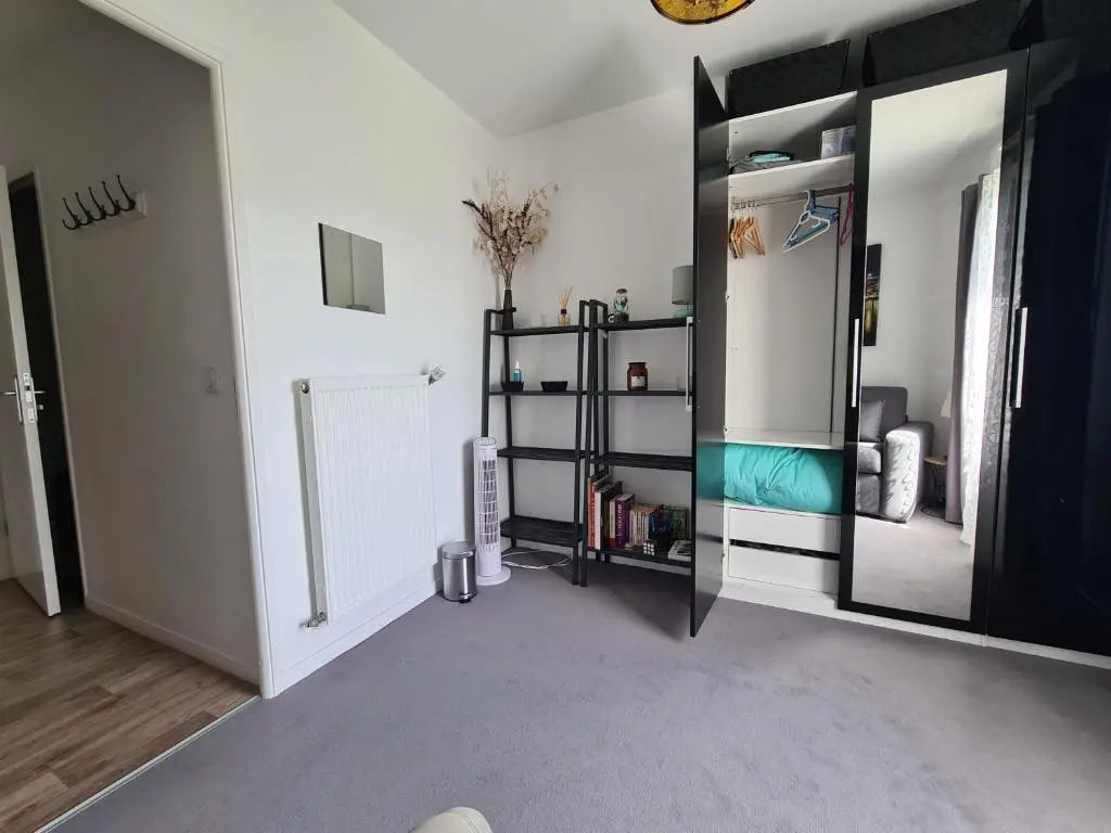 Chambre avec salle de bain /wc