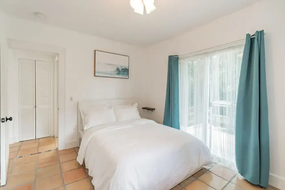 Sarasota, Fl Bungalow Bright & Breezy Coastal Vibes - 10 Mins To White Sand Beaches 2 Bedroom Home by RedAwning