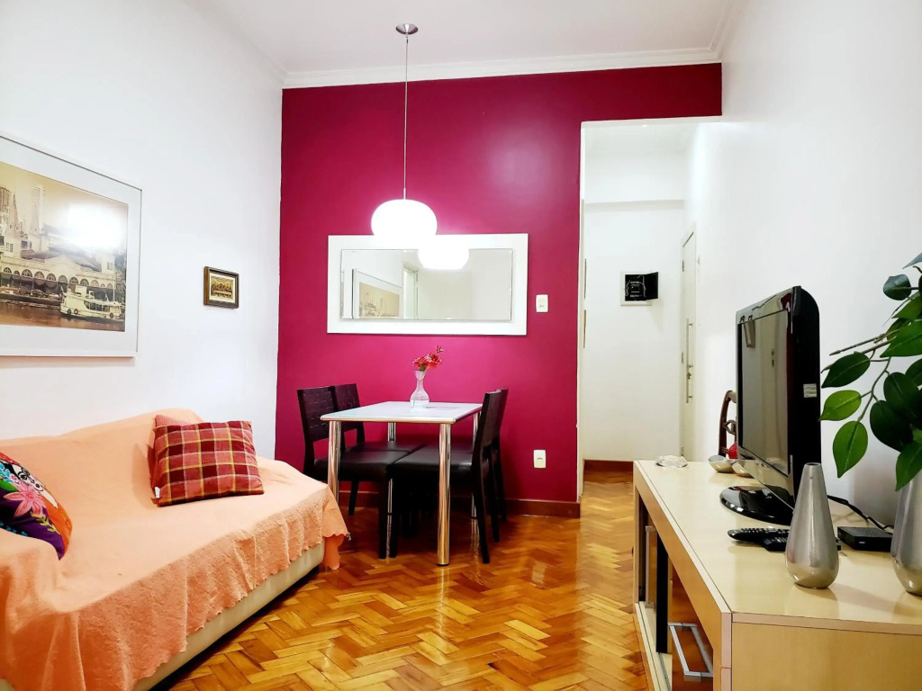 Apartamento COPACABANA REFORMADO - 400m da PRAIA, 2 QUARTOS, Portaria 24h, Wi-Fi, Ar condicionado, Cozinha Completa, Churrasqueira no prédio