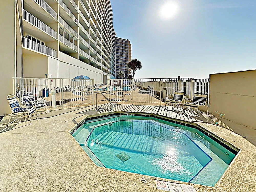 New Listing! Lighthouse W/ Gulfside Pools 2 Bedroom Condo