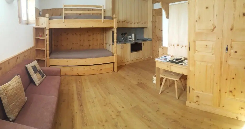 Relaxing confortable studio, heated garage, skiroom