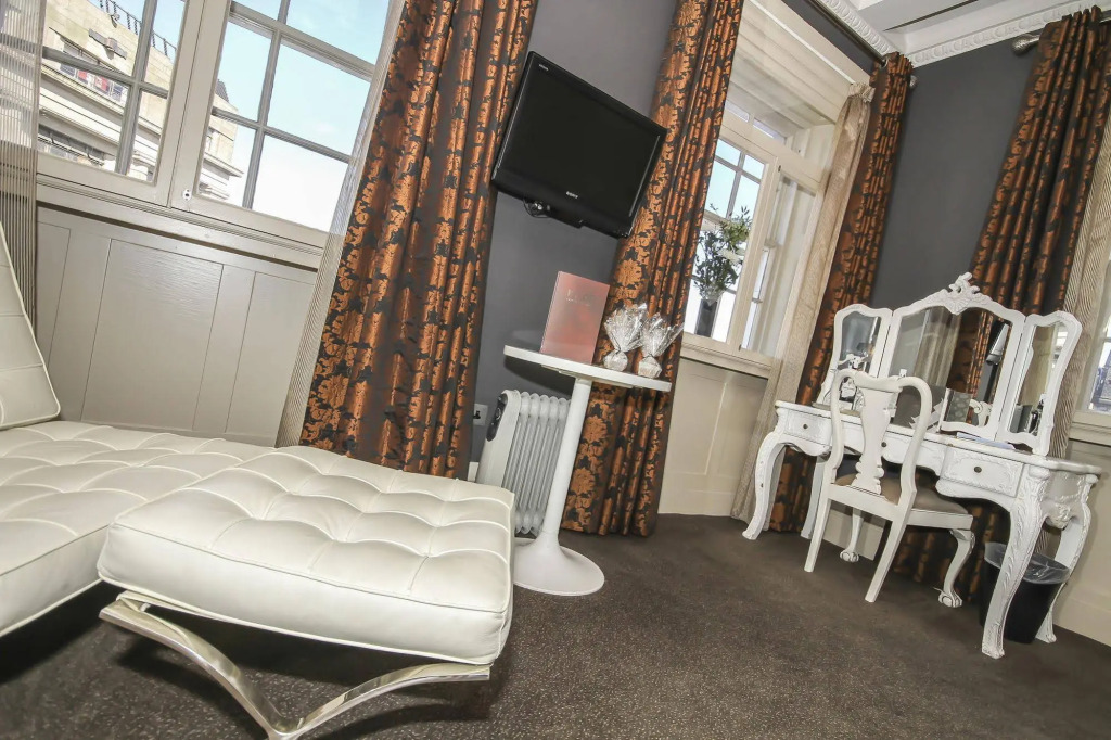 The Rutland Hotel & Apartments