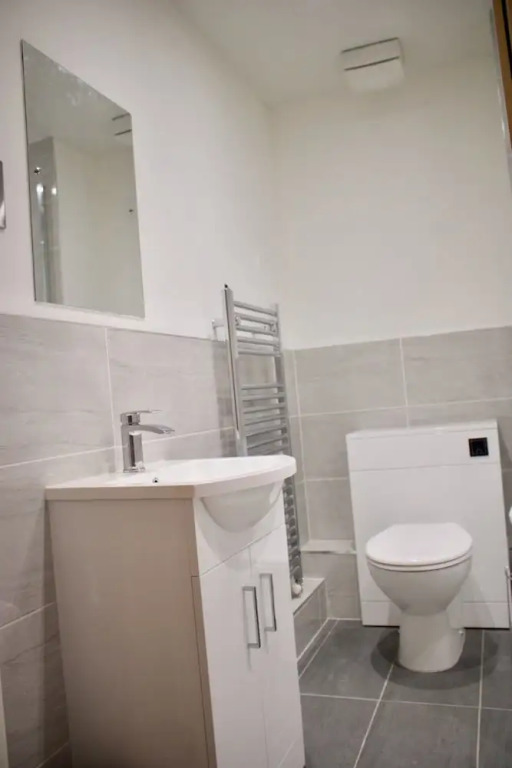 2 Bedroom Apartment In Granton Area