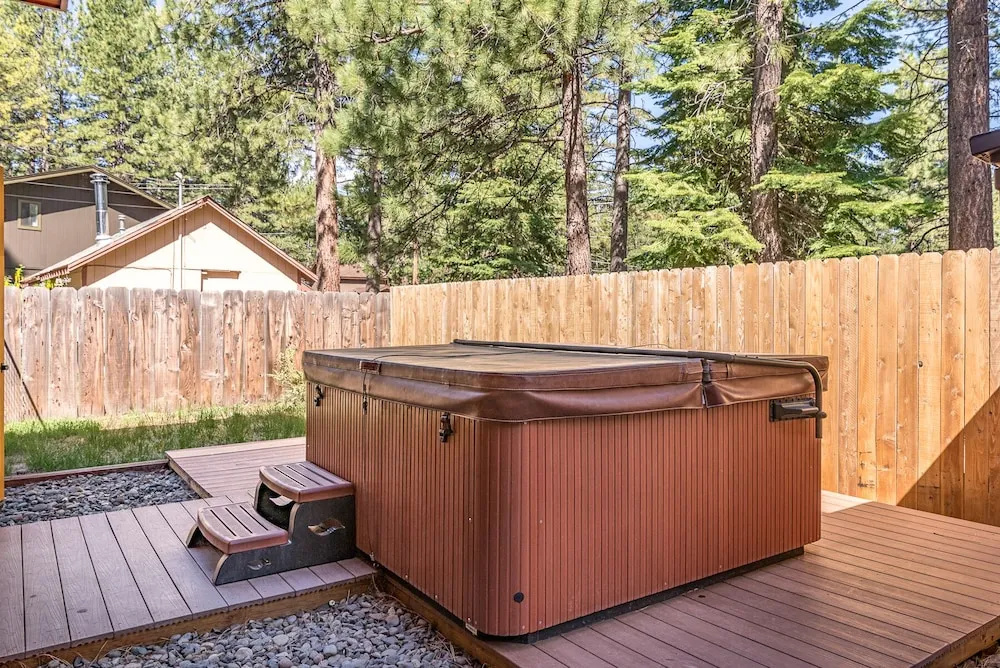 Large 4br W/ Pool, Fenced Backyard - Bike To Beach 4 Bedroom Home