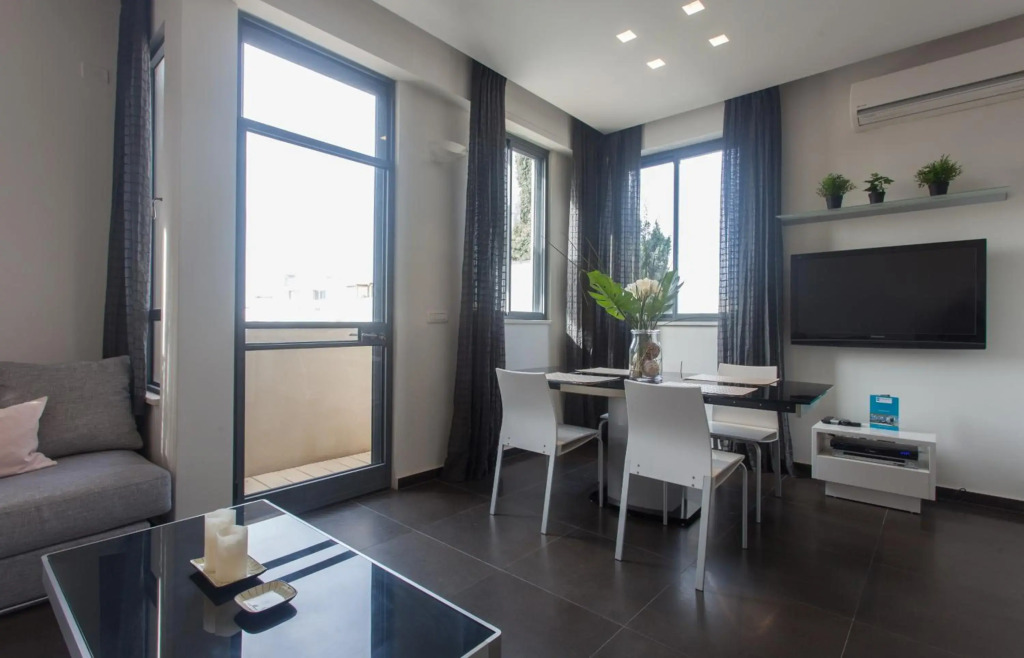 Luxury Penthouse 2 bed near Rothchild