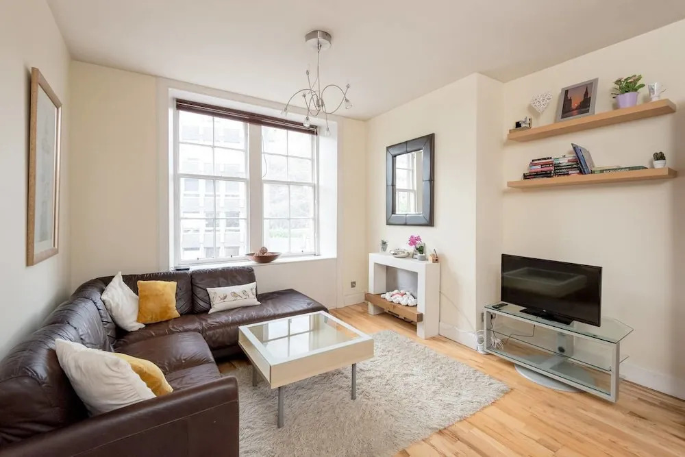 Cute 2 Bedroom Apt With View Of The Castle