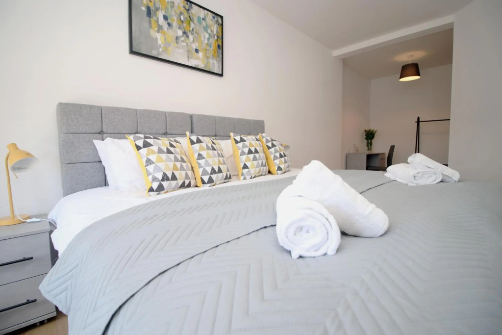 St Thomas Loft Views, SA1, by Stay South Wales - Sleeps 4 - Free WiFi & Parking