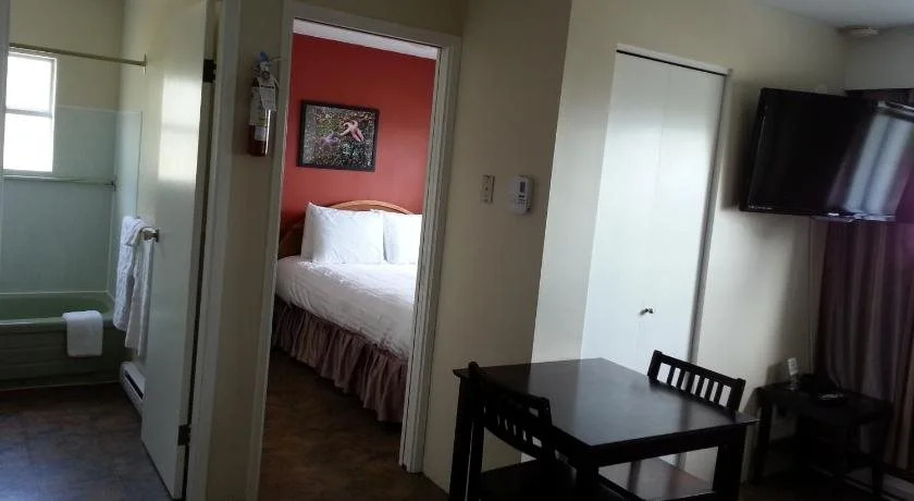 Edgewater Motel