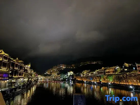 Yunshuiyao Serene Courtyard Homestay (Fenghuang Ancient Town)