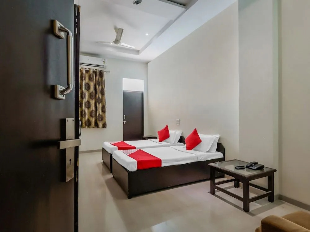 OYO 22349 Hotel Rainbow Inn