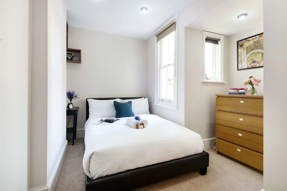 The Eardley Crescent Apartment - BAJ