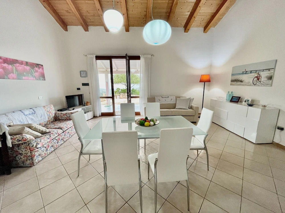 Villa Fiori with pool by Wonderful Italy