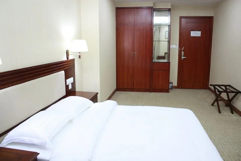 Yifeng Business Hotel