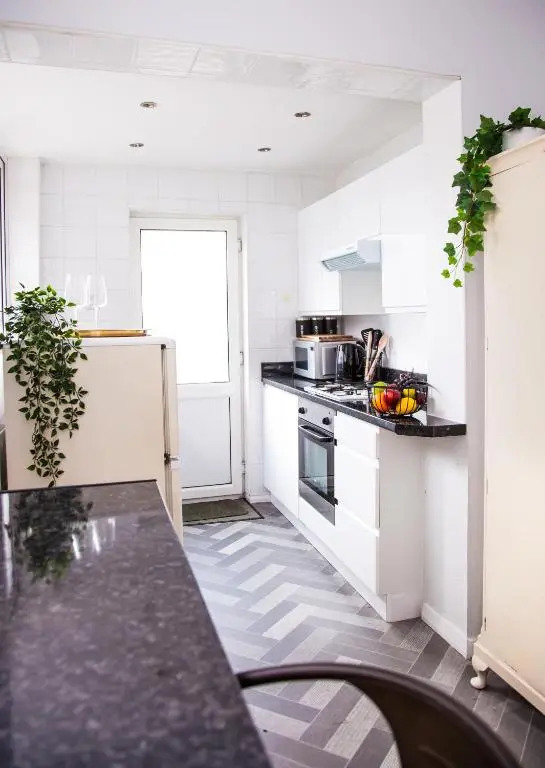 Contractor house, sleeps 5, close to restaurant's and bars, Long stays available, Oveyo Accommodation
