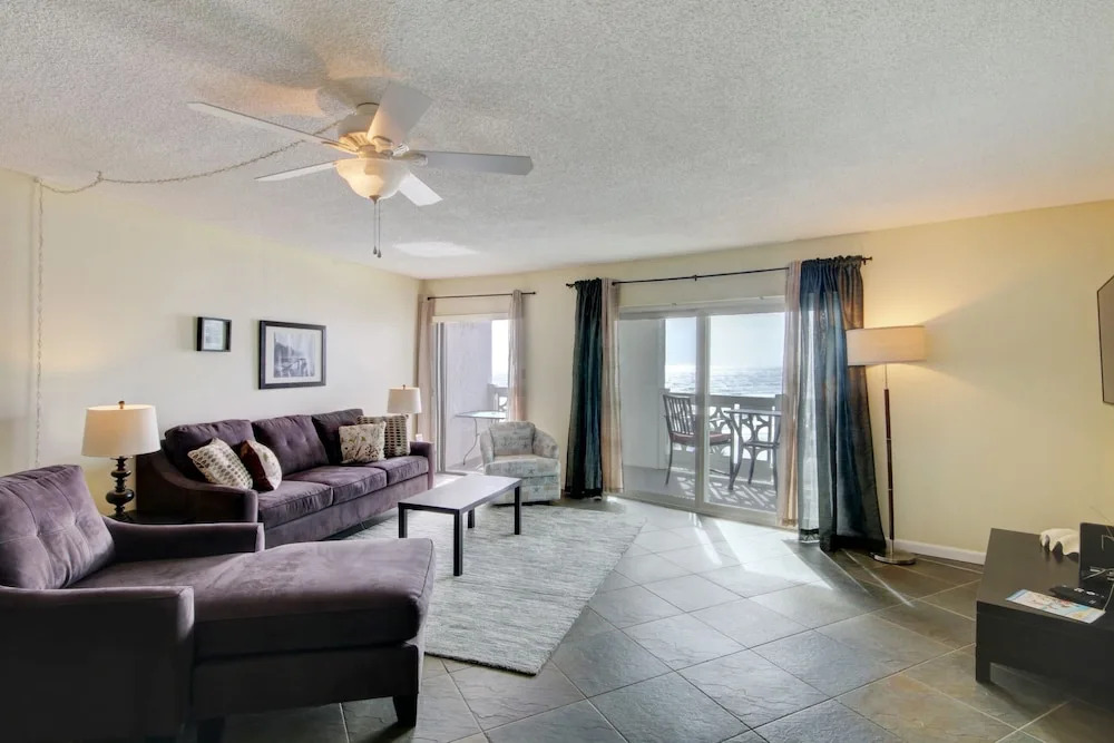 354 El Matador 1 Bedroom Condo by RedAwning