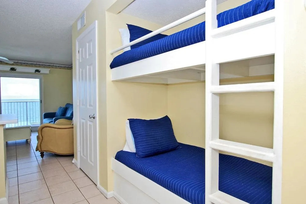 Tradewinds 901 - 2 Br condo
