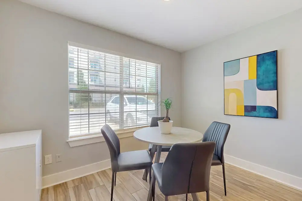Cozy Duplex Spacious Close to Everything
