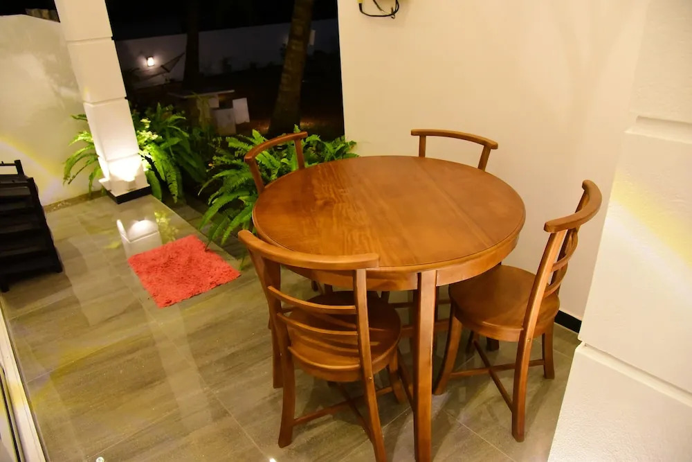 White Villa Airport Transit Hotel