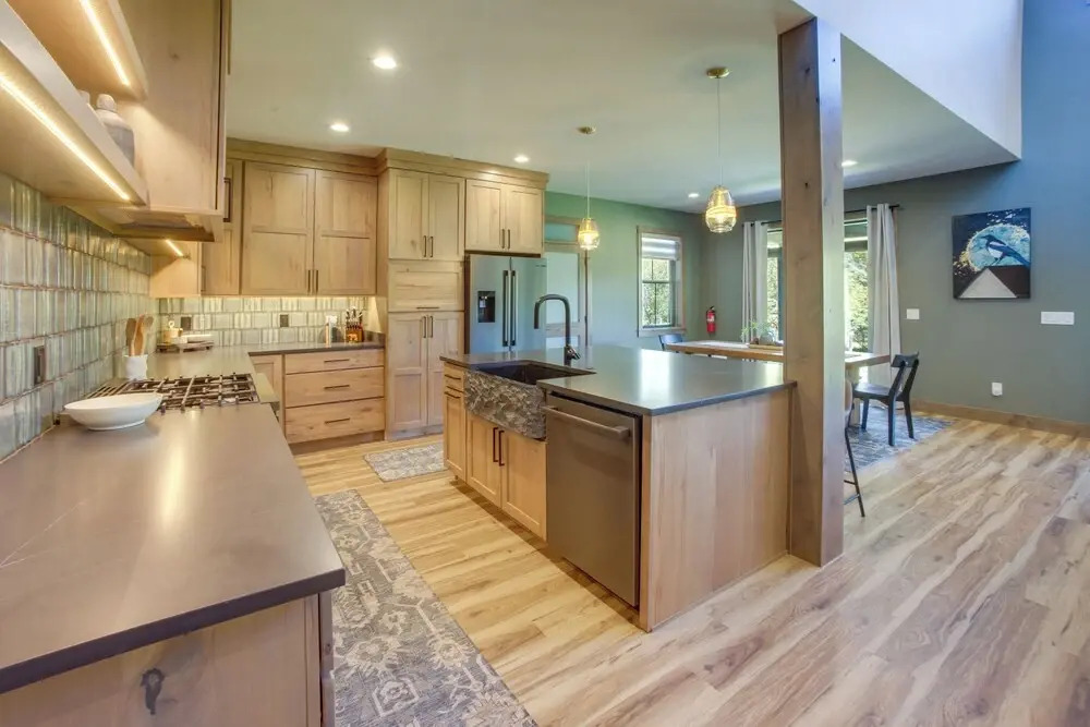 3 Mi to Dtwn Red Lodge: Mtn-view Home w/ Hot Tub