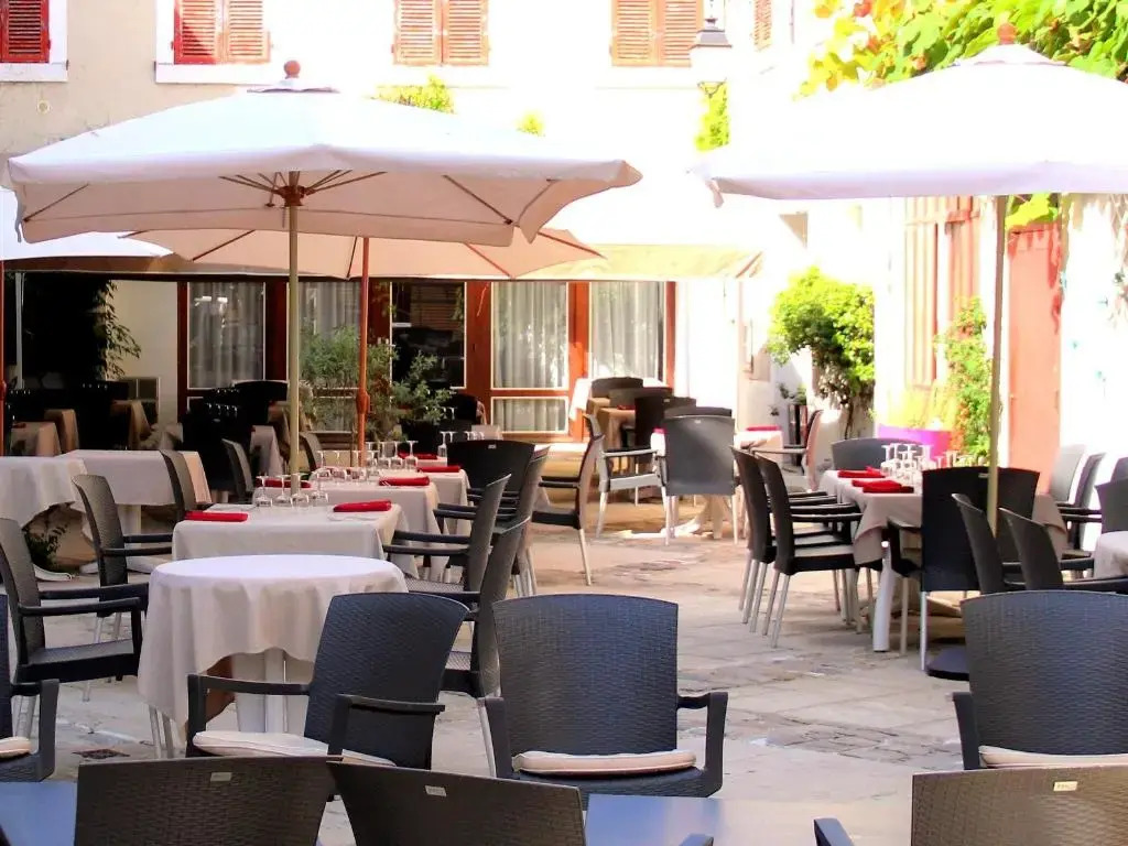 Logis Hôtel Le Cheval Noir