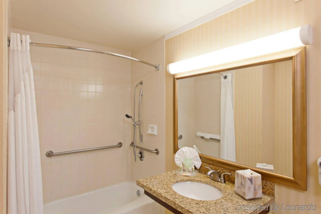 Holiday Inn Long Beach - Airport by IHG